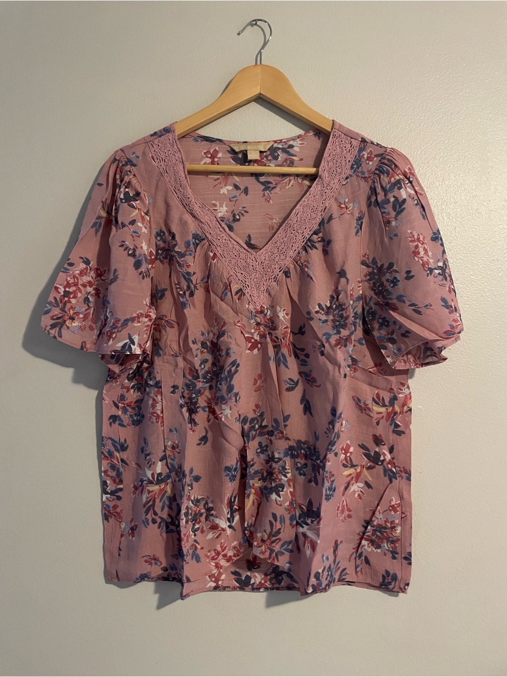 Hope & Harlow Dusty Rose Floral Print Vneck Blouse